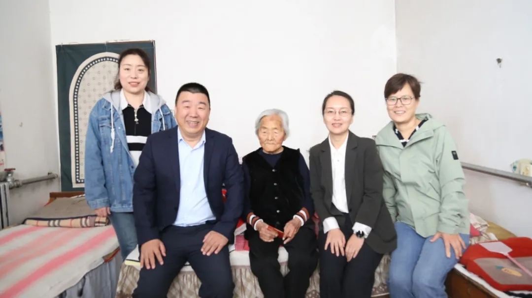 河北省老年医院暖心慰问“抗战老妈妈”